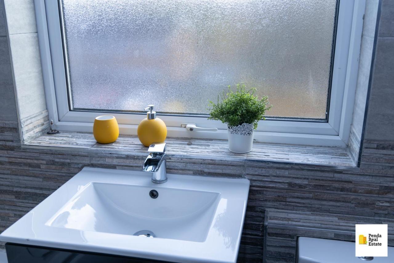 Penda Contractor And Leisure Guests Nottingham Villa Ngoại thất bức ảnh