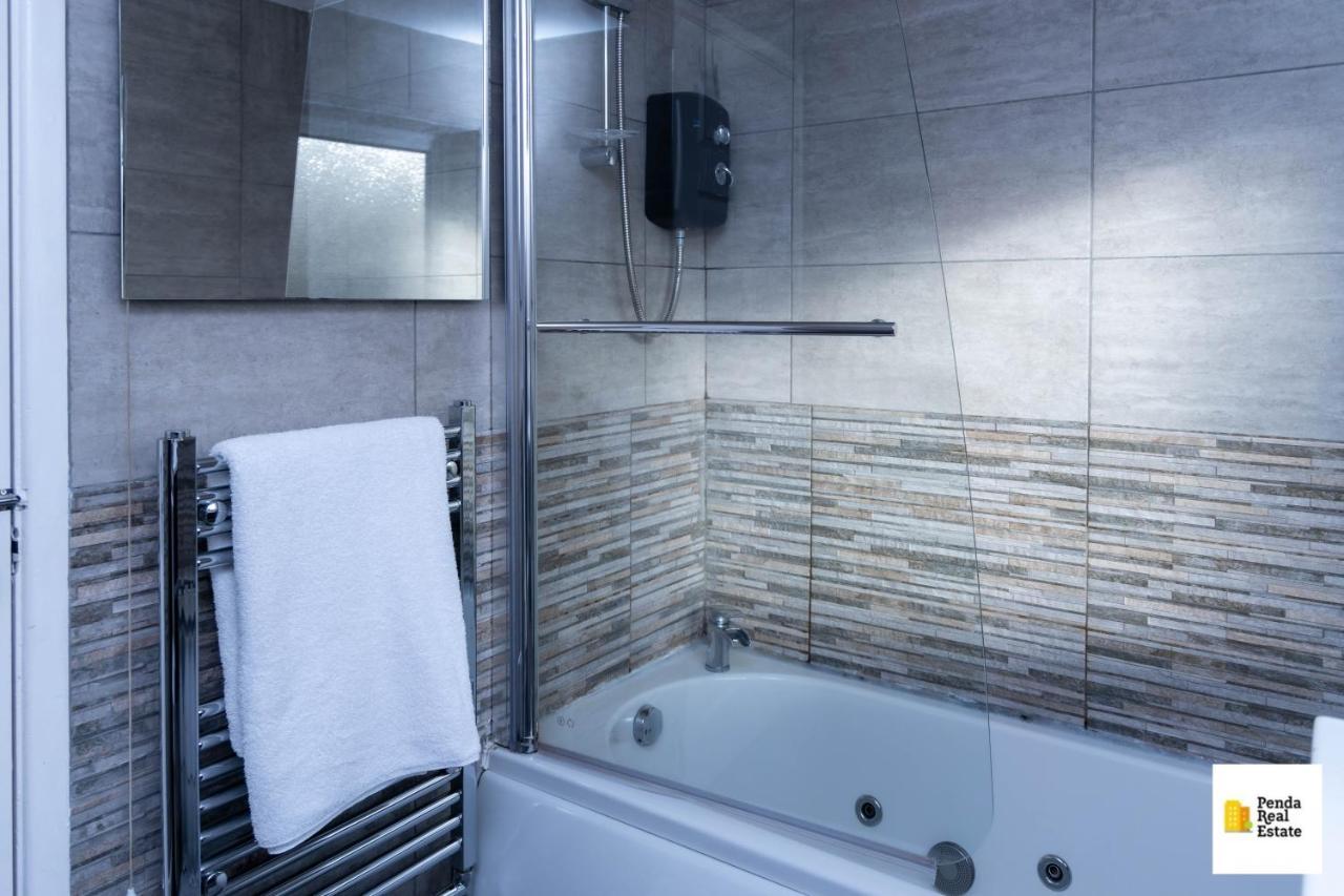 Penda Contractor And Leisure Guests Nottingham Villa Ngoại thất bức ảnh